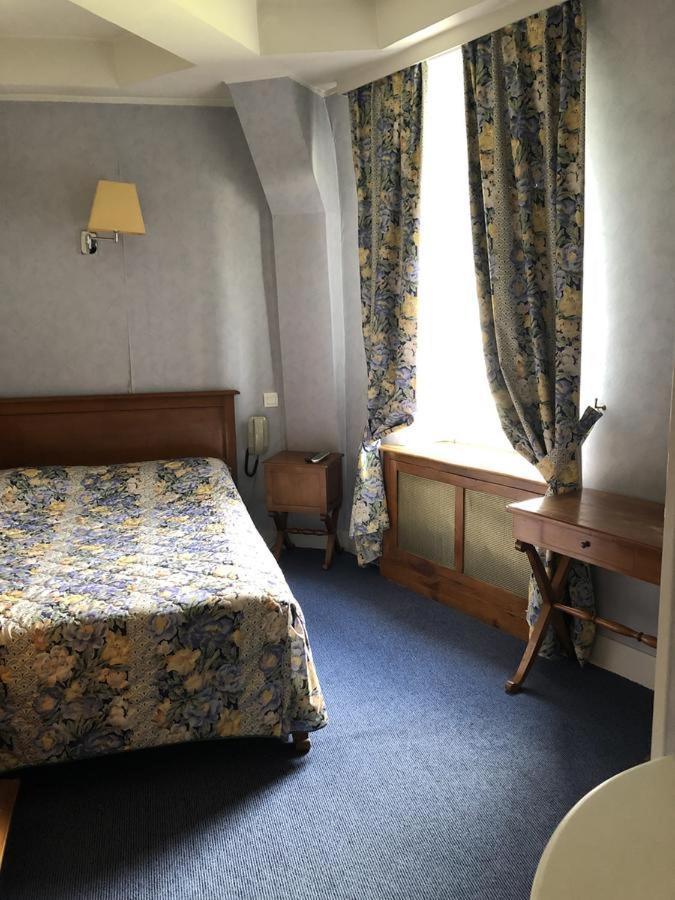 Le Cabouillet Hotel LʼIsle-Adam Buitenkant foto
