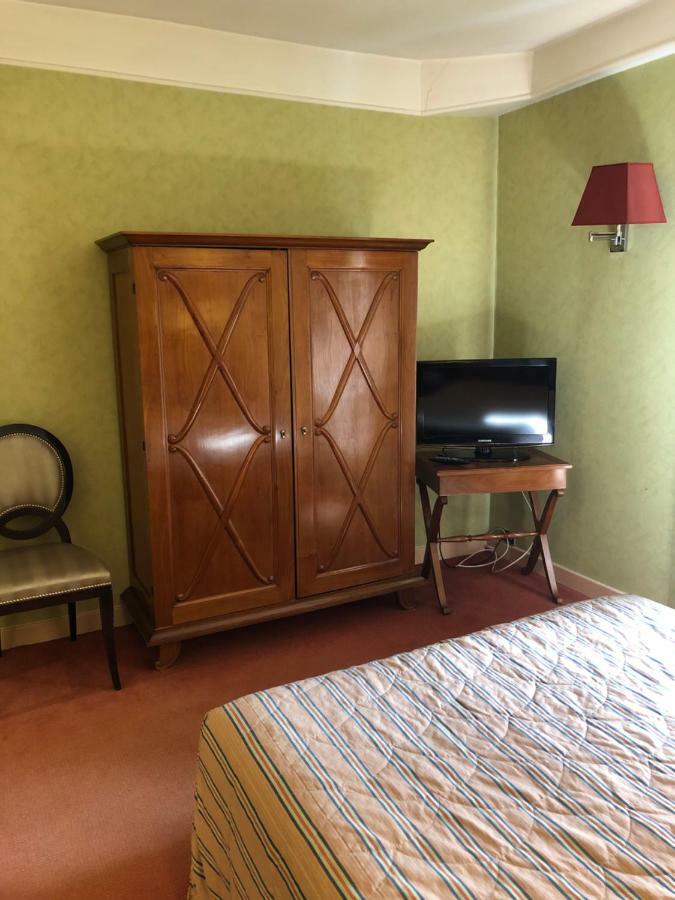 Le Cabouillet Hotel LʼIsle-Adam Buitenkant foto