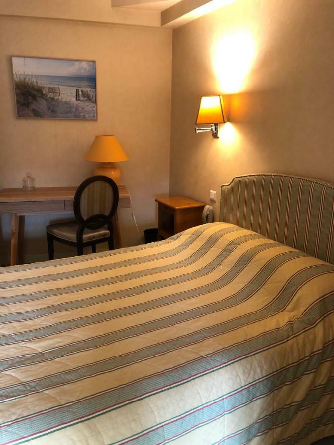 Le Cabouillet Hotel LʼIsle-Adam Buitenkant foto